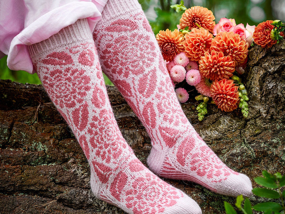 Rakastetut sukkaohjeet yksissä kansissa! Nappaa Unelmien sukat -erikoislehti ilmaisella toimituksella