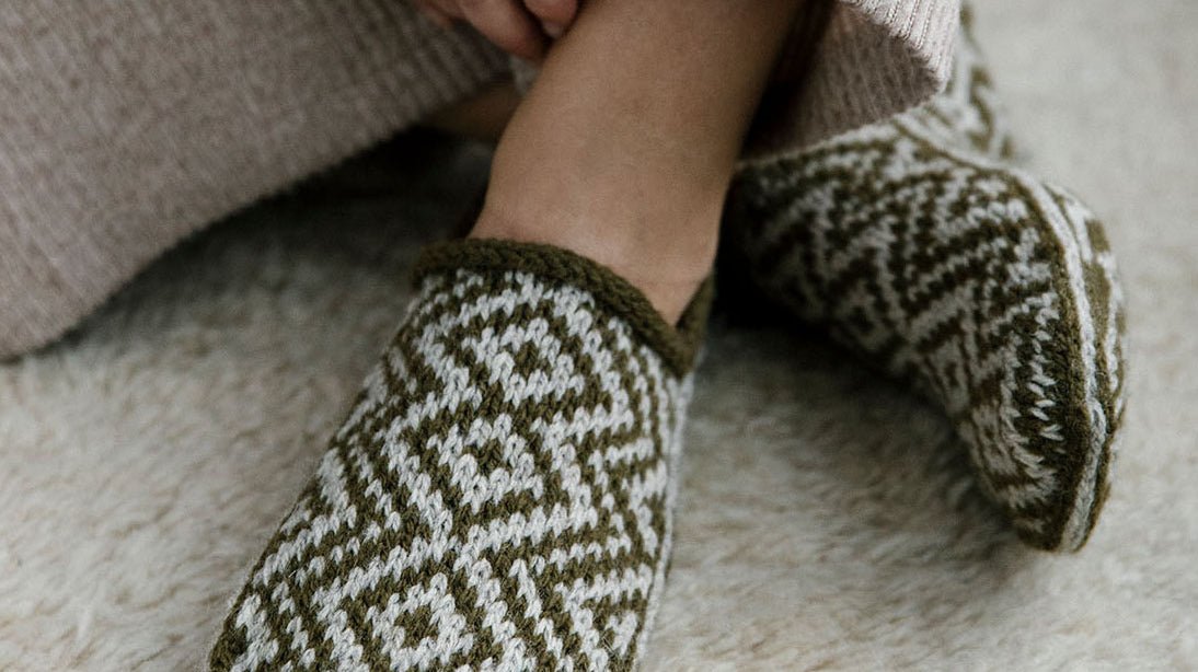 52 x ihana sukkaohje! Tämä kirja innostaa tarttumaan puikkoihin vuoden jokaisena viikkona