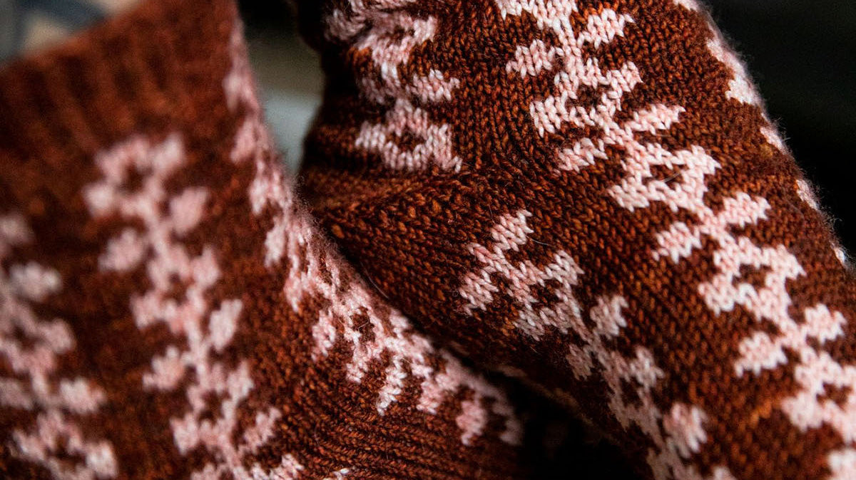 Villasukkakirjat – 3 ihanaa neuleopusta, joiden avulla pidät potut lämpiminä