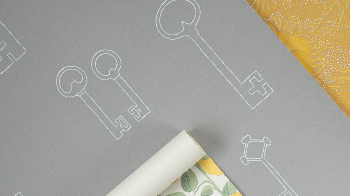 Kyllästyykö värikkääseen tapettiin helposti? Kysyimme sisustustoimittajalta