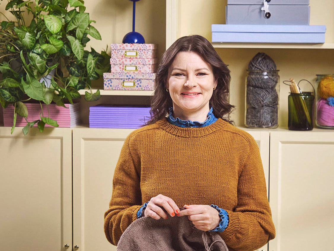 Mikä on villapaidan neulomisessa vaikeinta? Kysyimme Meiju Kalliolta, mitä neulekurssilla oikeasti opitaan