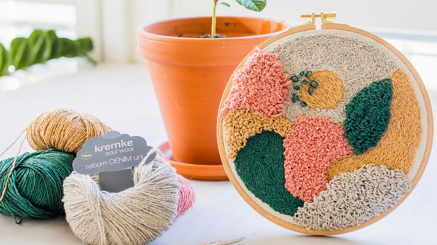 Oletko kokeillut tuftausta? Nyt viimeistään innostut! Kotivinkin Kitty-boksissa saat tarvikkeet Käsityökekkereiden Veera Jussilan Elonkierto-tuftaustyöhön