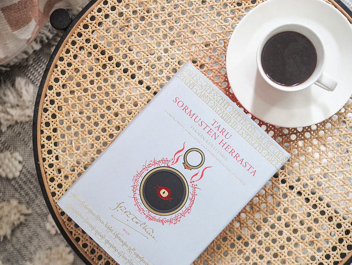 Lukumaratonin aika! 3 ikonista kirjasarjaa, joista riittää ahmittavaa nälkäisimmällekin lukutoukalle