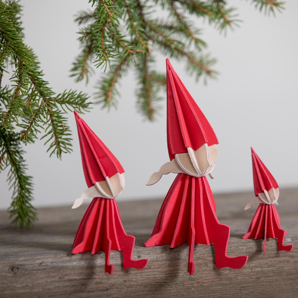 Lovi-tyttötontut pöydänreunalla, koottavat puiset hahmot