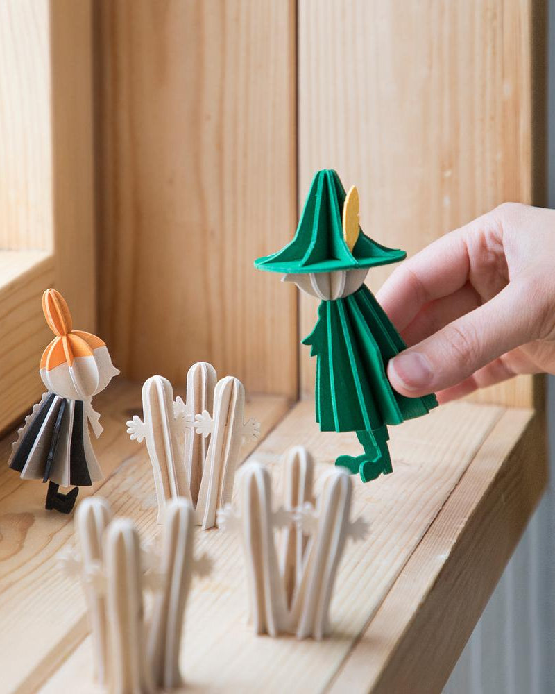 Pikku Myy, Nuuskamuikkunen ja Hattivatit ikkunalla, koottavat puiset Lovi-hahmot