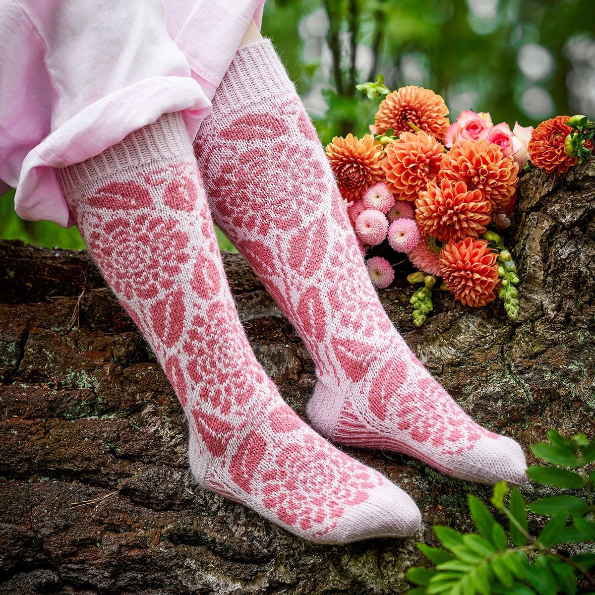 Rakastetut sukkaohjeet yksissä kansissa! Nappaa Unelmien sukat -erikoislehti ilmaisella toimituksella