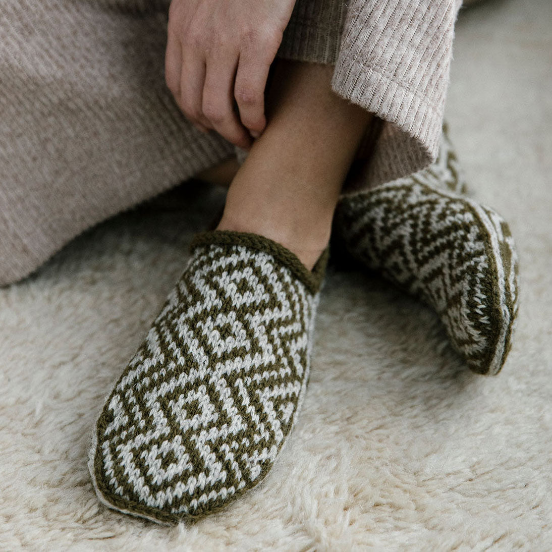 52 x ihana sukkaohje! Tämä kirja innostaa tarttumaan puikkoihin vuoden jokaisena viikkona