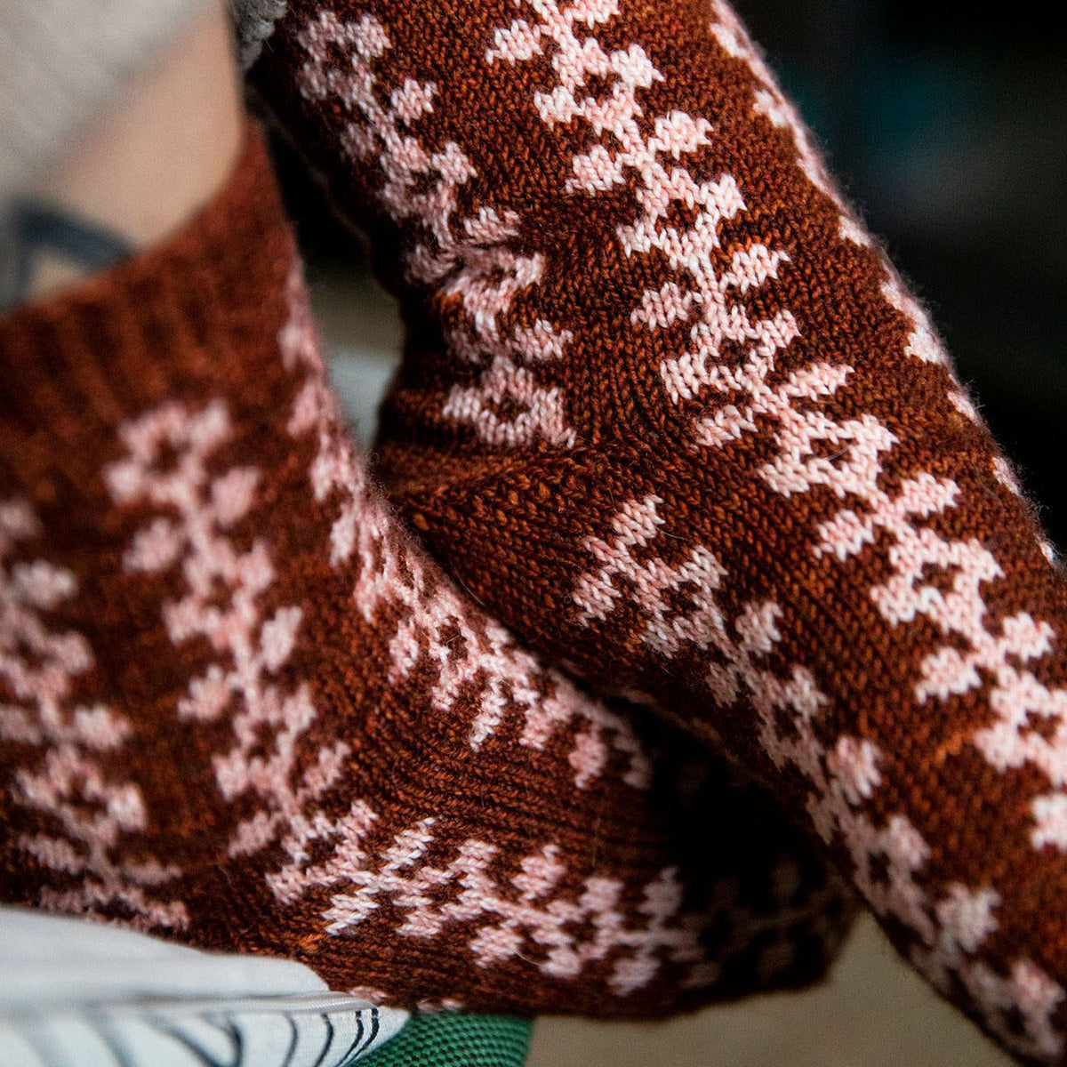 Villasukkakirjat – 3 ihanaa neuleopusta, joiden avulla pidät potut lämpiminä