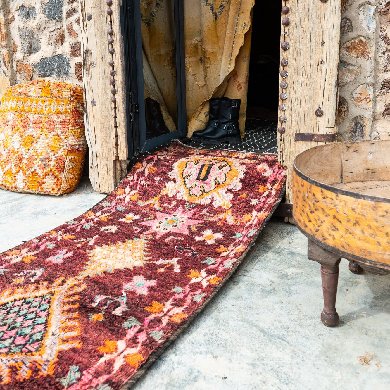 Käytävänkin voi sisustaa kauniiksi! Poimimme 3 aidosti uniikkia mattoa kapeaan tilaan