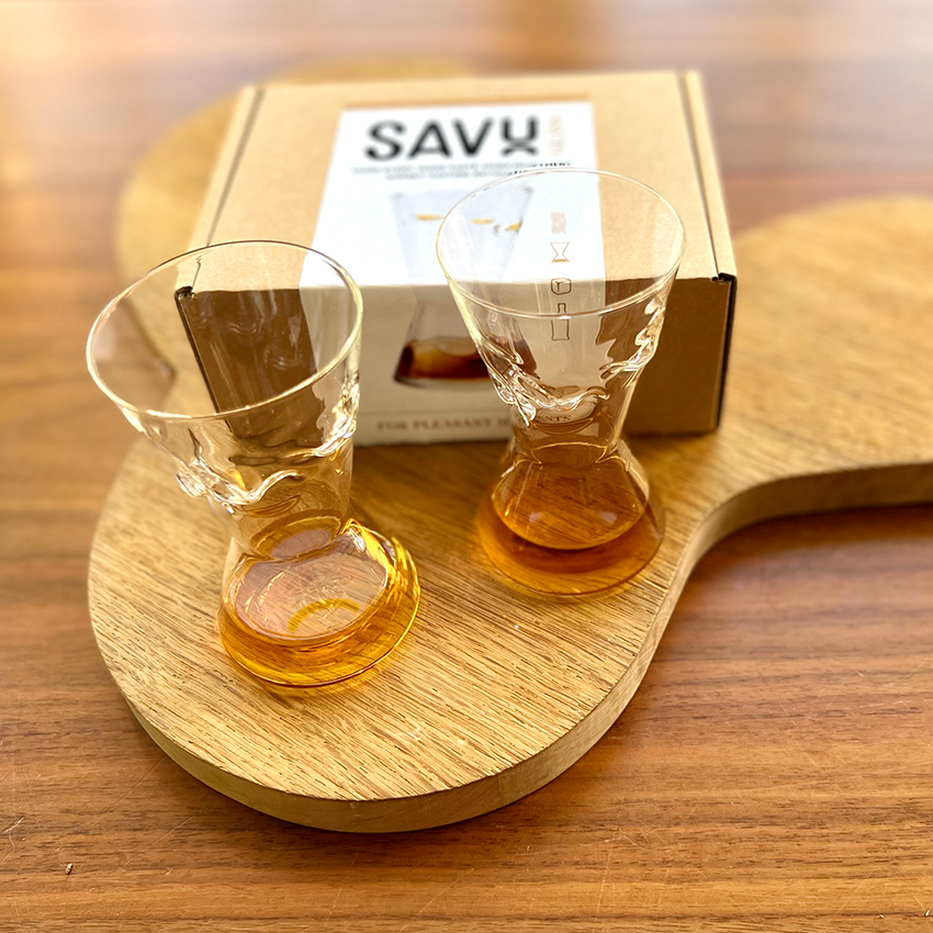 ”Voiko kaltaiseni keltanokka oikeasti tunnistaa viskin aromeja?” – laitoimme suositut SAVU-lasit testiin