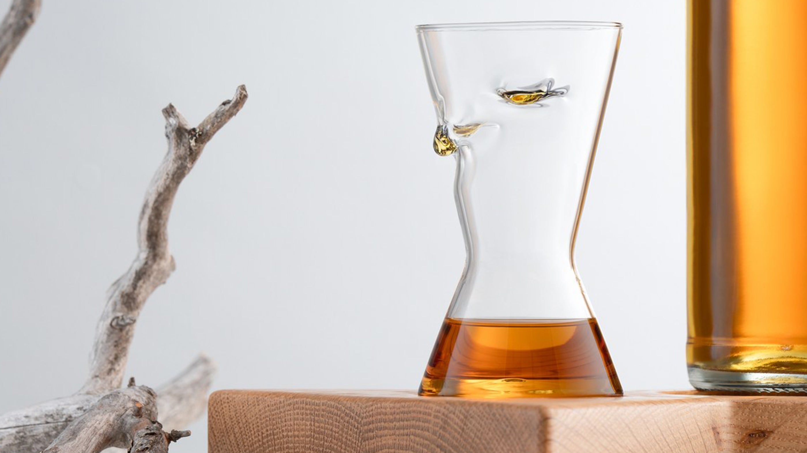 Suomalainen kemian tohtori kehitti lasin, joka mullistaa viskinmaistelun