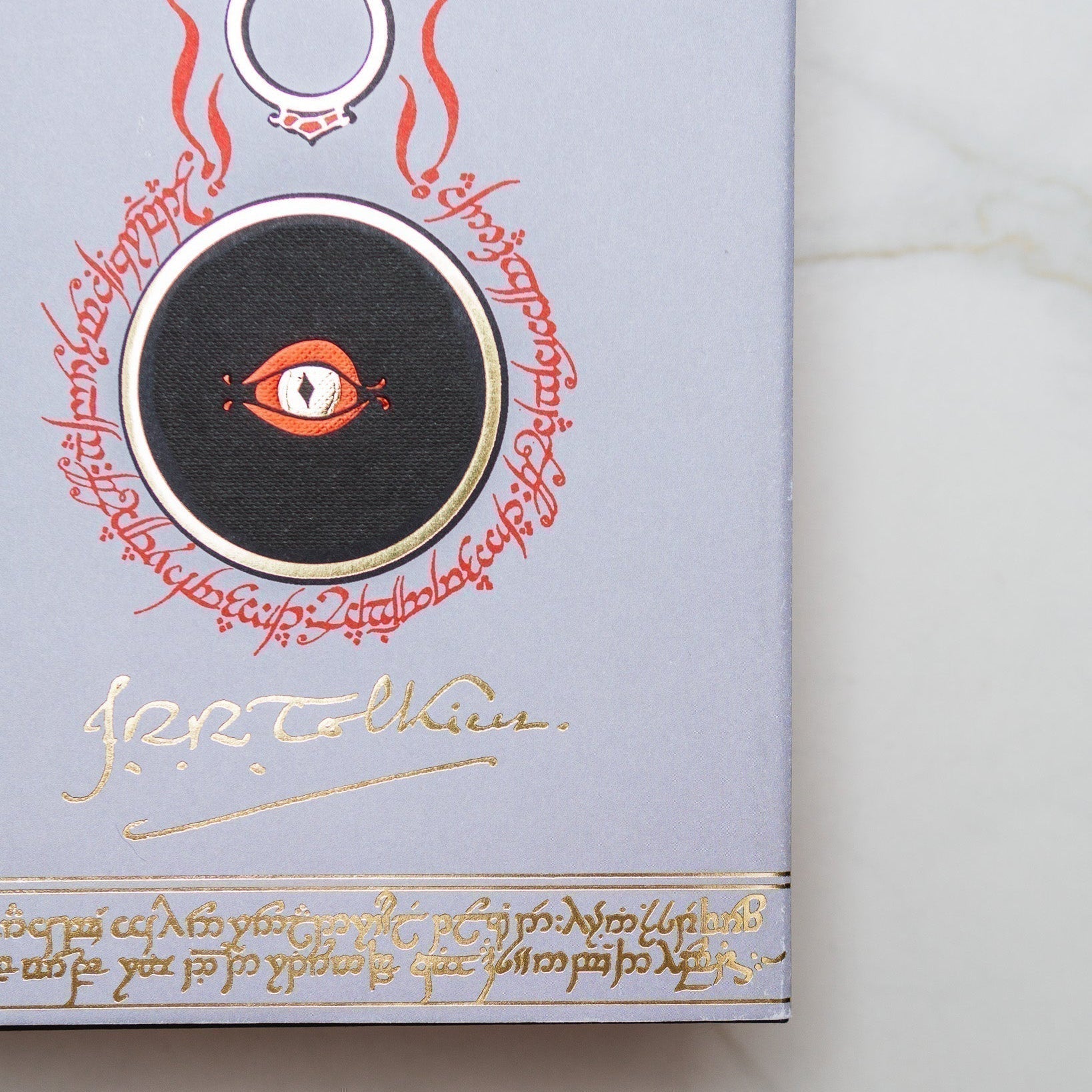 Näitä suomalaiset lukevat! Kurkkaa valikoimamme 5 myydyintä kaunokirjaa