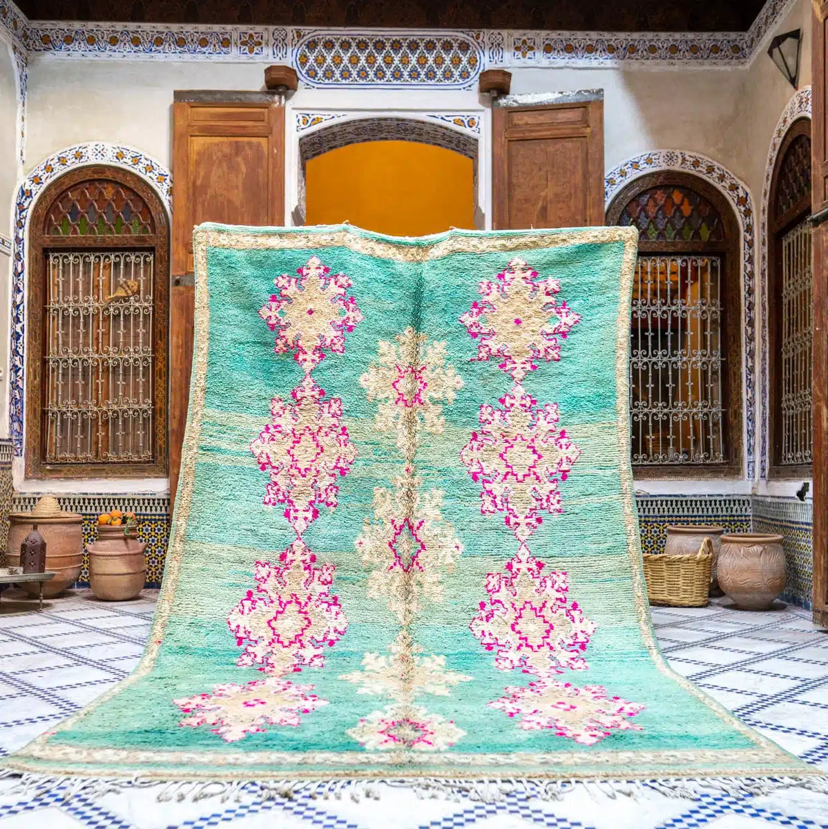 Etsitkö oikeasti isoa mattoa? Poimimme valikoimastamme 3 ainutlaatuista vaihtoehtoa