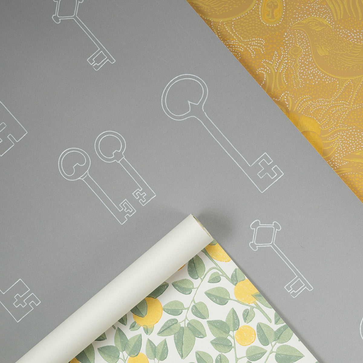 Kyllästyykö värikkääseen tapettiin helposti? Kysyimme sisustustoimittajalta