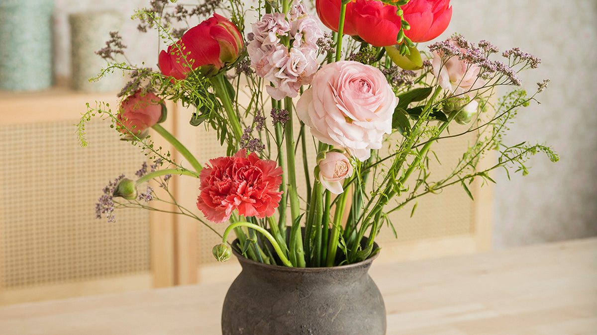 Asettele kukat maljakkoon kauniisti – ja ihmeen helposti! Kenzan on täydellinen apuri leikkoja rakastavalle