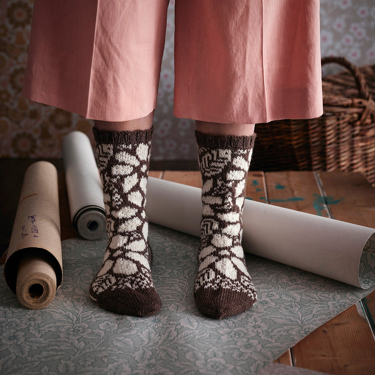 Kukkasukat saavat askeleen tuntumaan kevyeltä – kokosimme yhteen 5 erilaista villasukkaohjetta