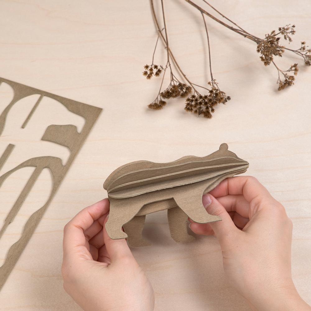 Lovi-karhu, ruskea, koottu, koottava puinen hahmo